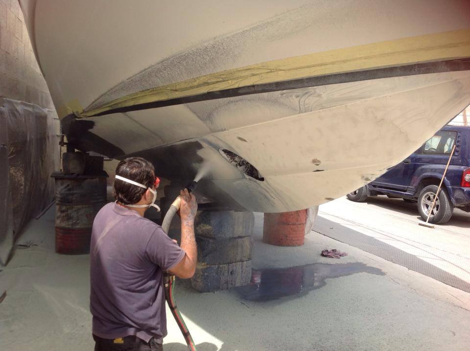 Marine dustless blasting